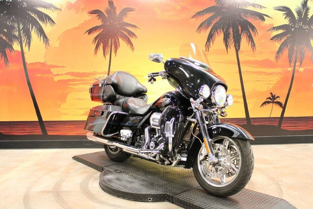 2013 Harley-Davidson FLHTCUSE8 - CVO Ultra Classic Electra Glide Base