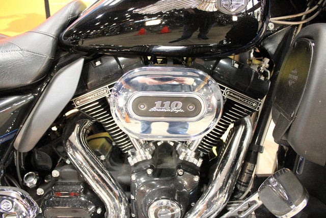 2013 Harley-Davidson FLHTCUSE8 - CVO Ultra Classic Electra Glide Base