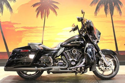 2017 Harley-Davidson FLHXSE - CVO Street Glide Base