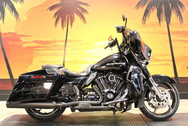 2017 Harley-Davidson FLHXSE - CVO Street Glide Base