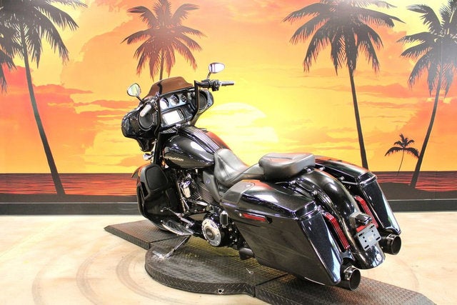 2017 Harley-Davidson FLHXSE - CVO Street Glide Base