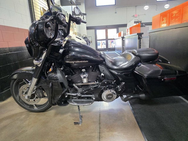 2017 Harley-Davidson FLHXSE - CVO Street Glide Base