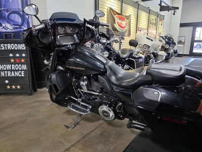 2017 Harley-Davidson FLHXSE - CVO Street Glide Base