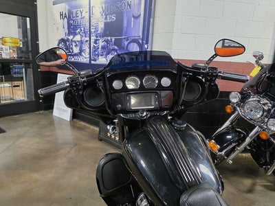 2017 Harley-Davidson FLHXSE - CVO Street Glide Base