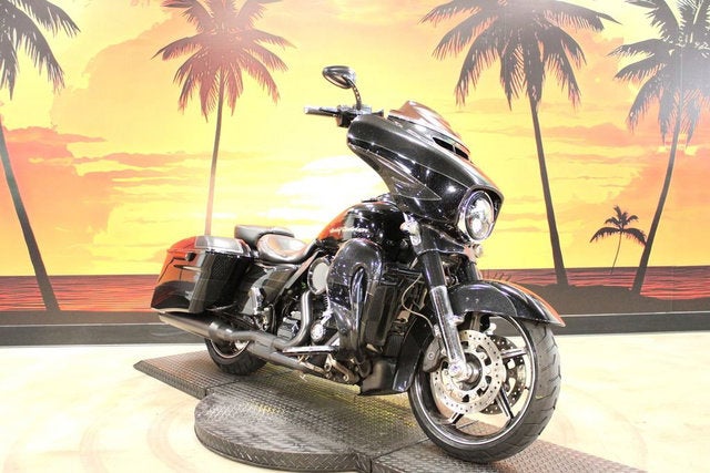 2017 Harley-Davidson FLHXSE - CVO Street Glide Base