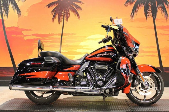2017 Harley-Davidson FLHXSE - CVO Street Glide Base