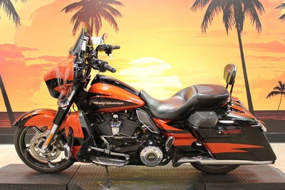 2017 Harley-Davidson FLHXSE - CVO Street Glide Base