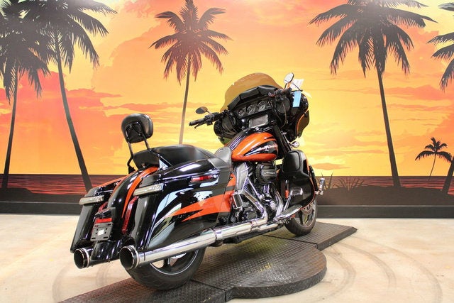 2017 Harley-Davidson FLHXSE - CVO Street Glide Base