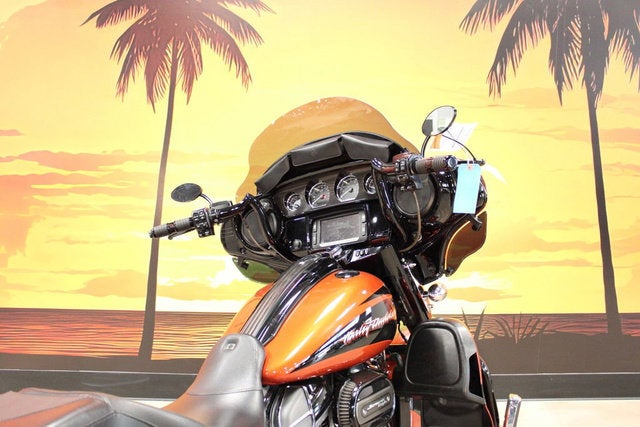 2017 Harley-Davidson FLHXSE - CVO Street Glide Base