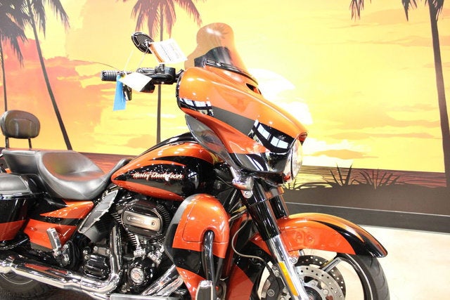 2017 Harley-Davidson FLHXSE - CVO Street Glide Base