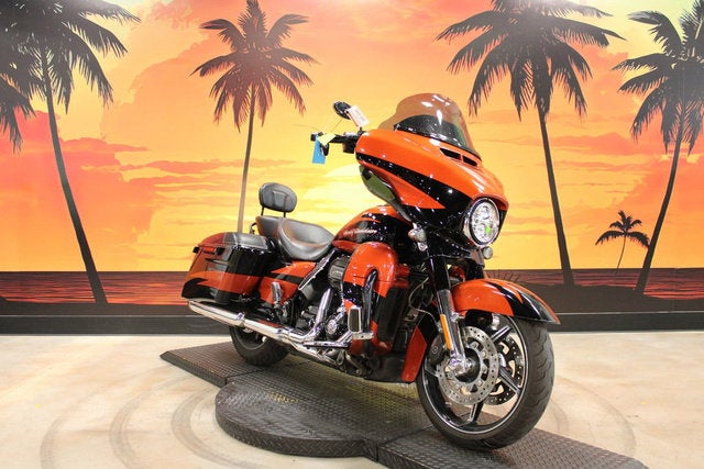 2017 Harley-Davidson FLHXSE - CVO Street Glide Base