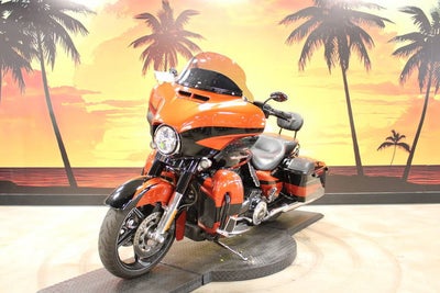 2017 Harley-Davidson FLHXSE - CVO Street Glide Base