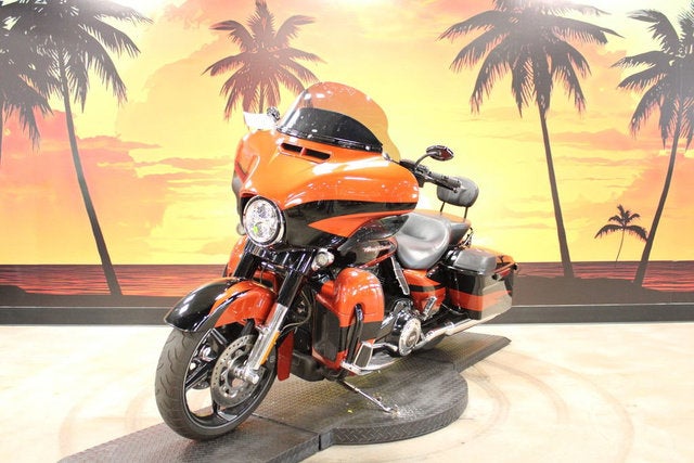 2017 Harley-Davidson FLHXSE - CVO Street Glide Base