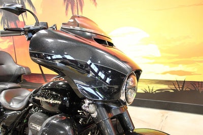 2017 Harley-Davidson FLHXSE - CVO Street Glide Base