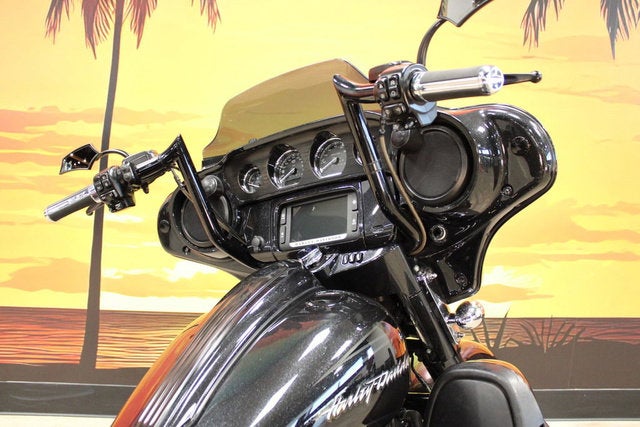 2017 Harley-Davidson FLHXSE - CVO Street Glide Base