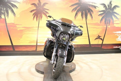 2017 Harley-Davidson FLHXSE - CVO Street Glide Base