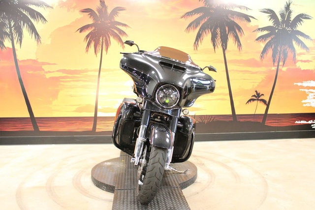 2017 Harley-Davidson FLHXSE - CVO Street Glide Base