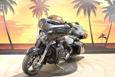 2017 Harley-Davidson FLHXSE - CVO Street Glide Base