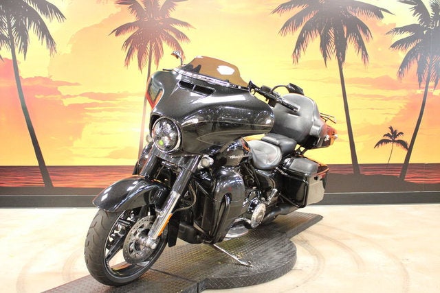 2017 Harley-Davidson FLHXSE - CVO Street Glide Base