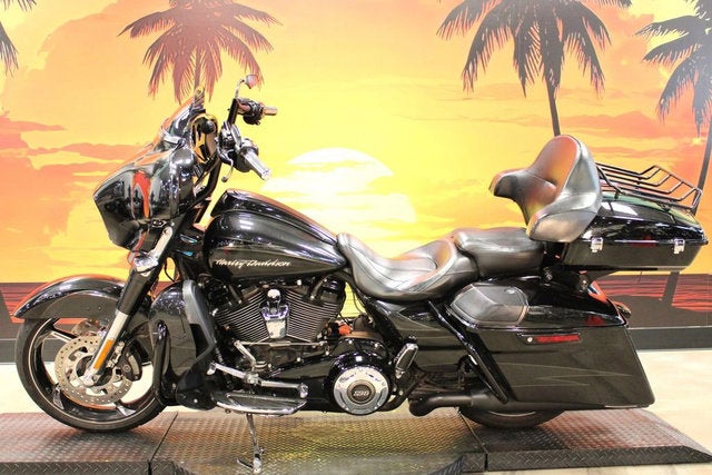 2017 Harley-Davidson FLHXSE - CVO Street Glide Base