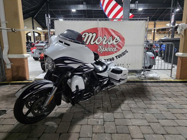 2016 Harley-Davidson FLHXSE - CVO Street Glide Base