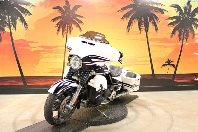2016 Harley-Davidson FLHXSE - CVO Street Glide Base