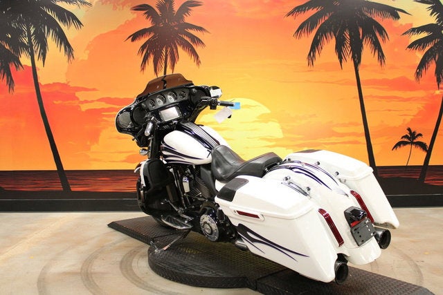 2016 Harley-Davidson FLHXSE - CVO Street Glide Base