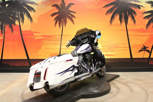 2016 Harley-Davidson FLHXSE - CVO Street Glide Base