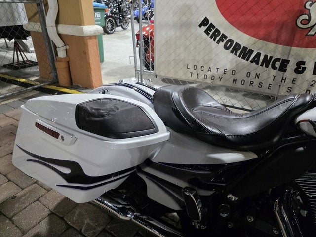 2016 Harley-Davidson FLHXSE - CVO Street Glide Base