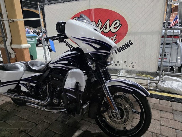 2016 Harley-Davidson FLHXSE - CVO Street Glide Base