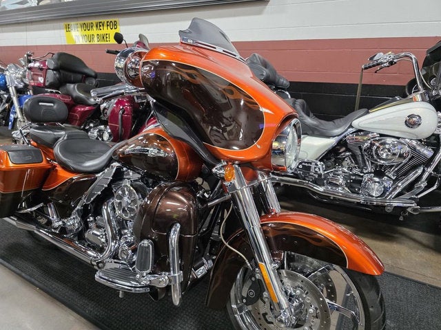 2012 Harley-Davidson FLHXSE3 - CVO Street Glide Base