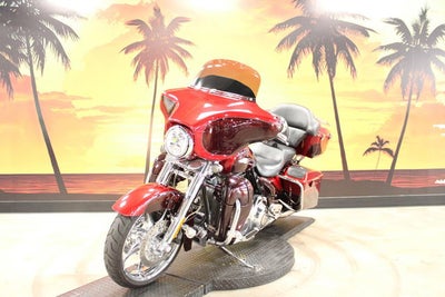 2012 Harley-Davidson FLHXSE3 - CVO Street Glide Base