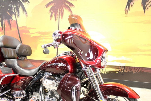 2012 Harley-Davidson FLHXSE3 - CVO Street Glide Base