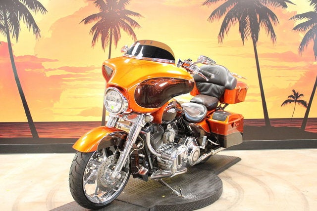 2012 Harley-Davidson FLHXSE3 - CVO Street Glide Base