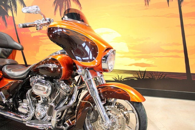 2012 Harley-Davidson FLHXSE3 - CVO Street Glide Base