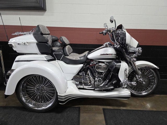 2020 Harley-Davidson FLHTCUTGSE - CVO Tri Glide Base