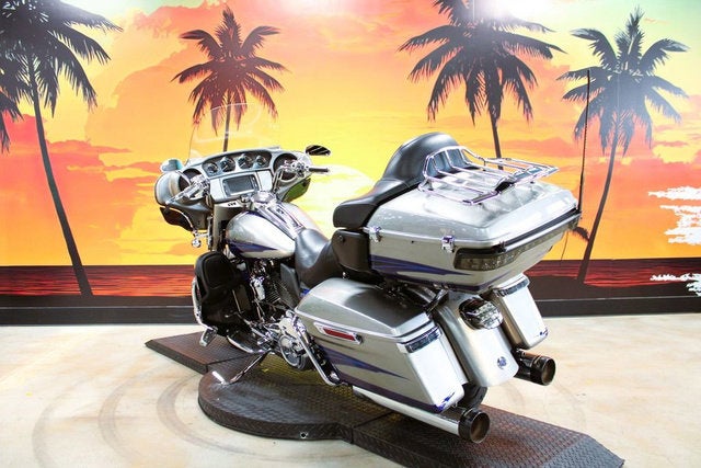 2017 Harley-Davidson FLHTKSE Base