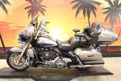 2017 Harley-Davidson FLHTKSE - CVO Limited Base