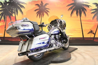 2017 Harley-Davidson FLHTKSE - CVO Limited Base