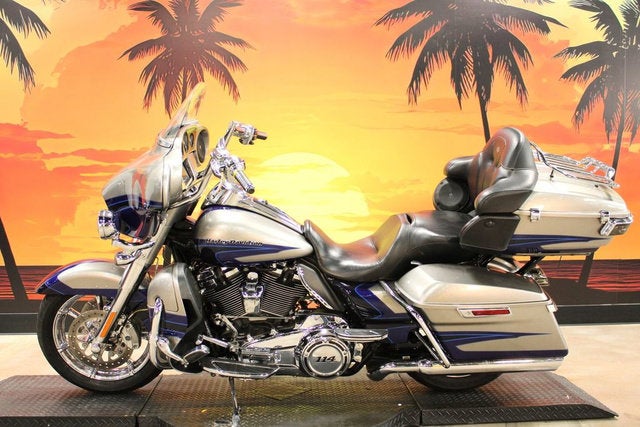 2017 Harley-Davidson FLHTKSE - CVO Limited Base