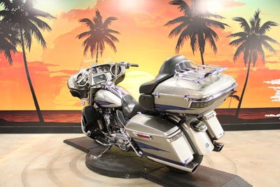 2017 Harley-Davidson FLHTKSE - CVO Limited Base