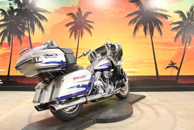 2017 Harley-Davidson FLHTKSE - CVO Limited Base