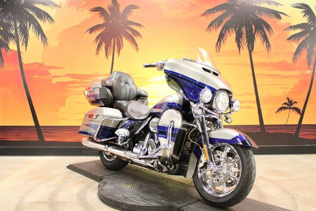2017 Harley-Davidson FLHTKSE - CVO Limited Base