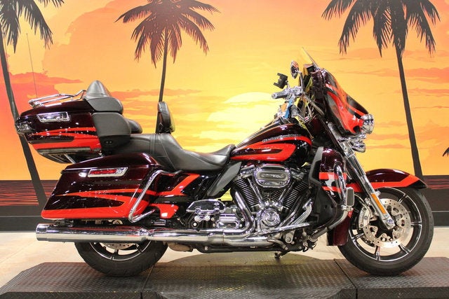 2017 Harley-Davidson FLHTKSE - CVO Limited Base