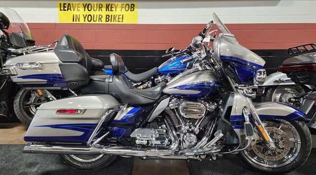 2017 Harley-Davidson FLHTKSE - CVO Limited Base