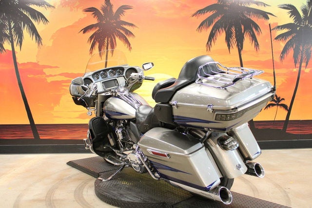 2017 Harley-Davidson FLHTKSE - CVO Limited Base