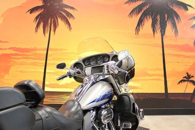 2017 Harley-Davidson FLHTKSE - CVO Limited Base