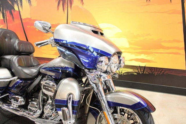 2017 Harley-Davidson FLHTKSE - CVO Limited Base