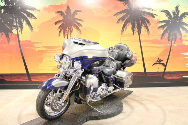 2017 Harley-Davidson FLHTKSE - CVO Limited Base