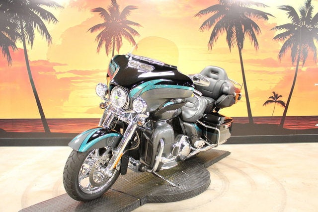 2015 Harley-Davidson FLHTKSE - CVO Limited Base